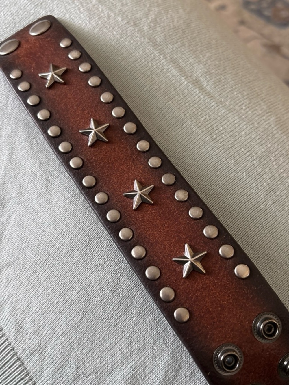 Brown leather bracelet with silver-tone stars.